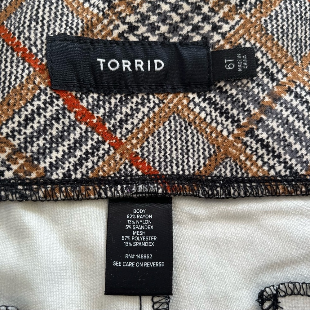 Torrid Houndstooth Plaid Pocket Pixie Studio Luxe… - image 8